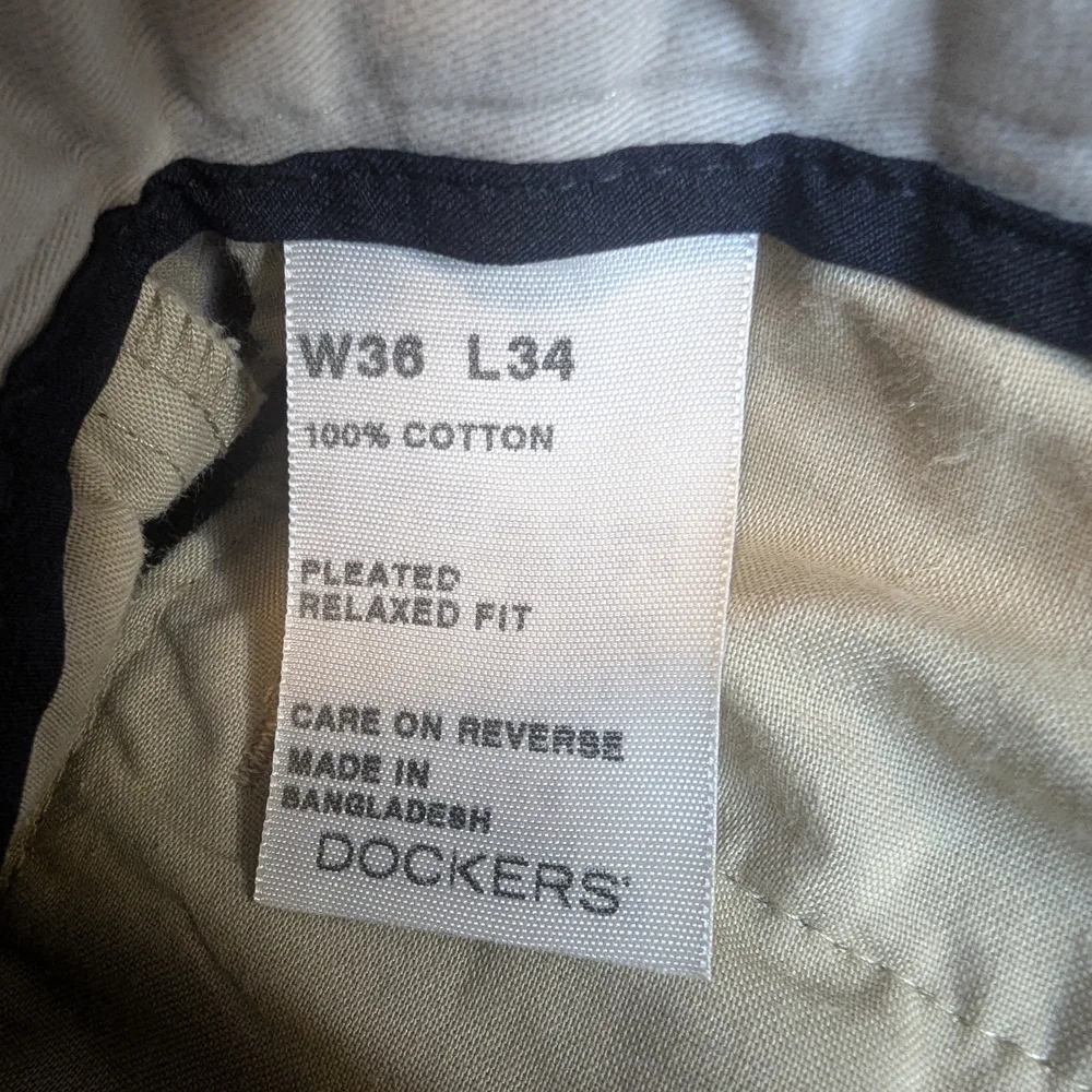 Dockers Pants Men's 36x34 Relaxed Fit Khakis Pleated Front Straight Leg Cotton